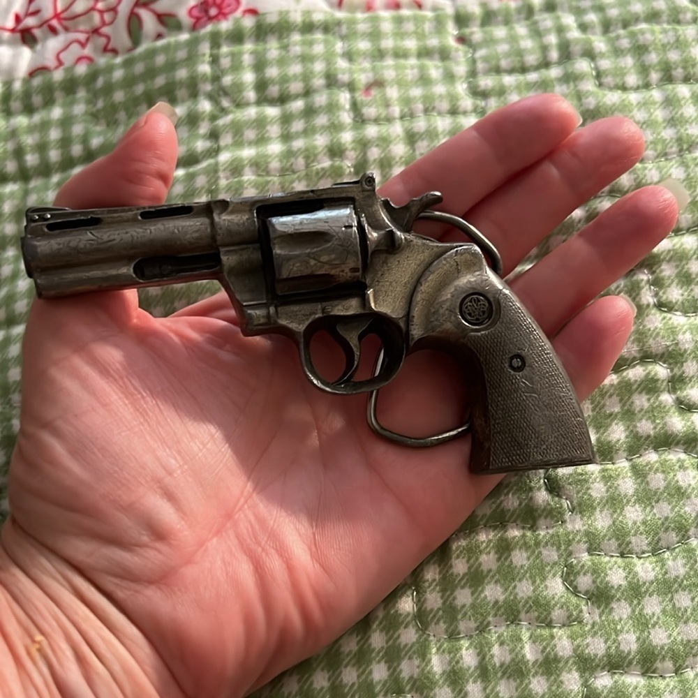 Colt .45 Gun Revolver Pistol Six Shooter Figural Vtg. 1978 Bergamot Belt Buckle